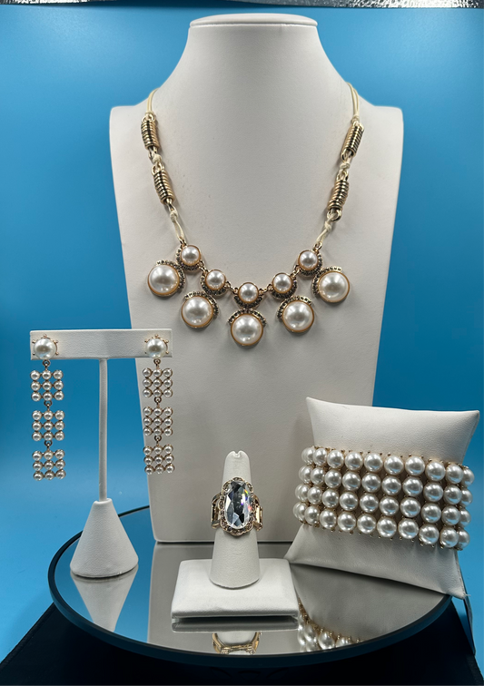 Set it up with Lola-pearls