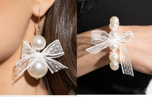 Pearly whites set it up with Lola