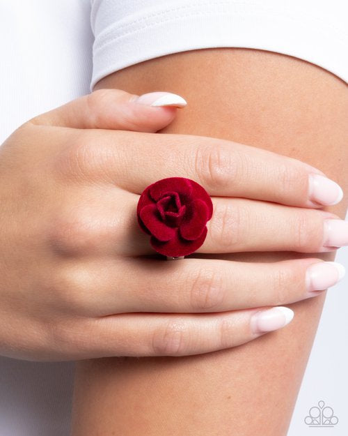 Anillo rojo rosetón relajado