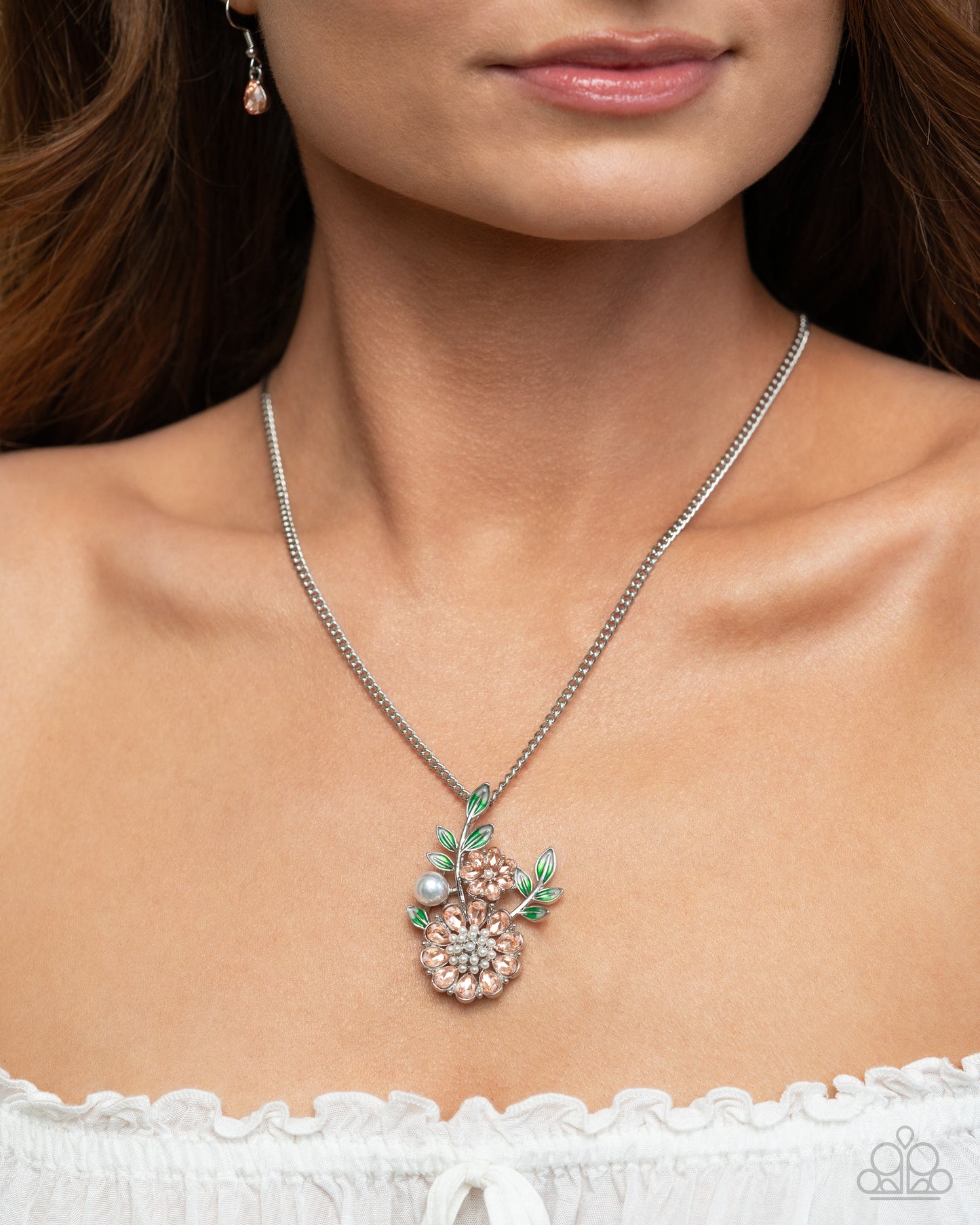 -Necklace: "Botanical Bunch - Orange"Ring: "Budding Bling - Orange"set it up with Lola