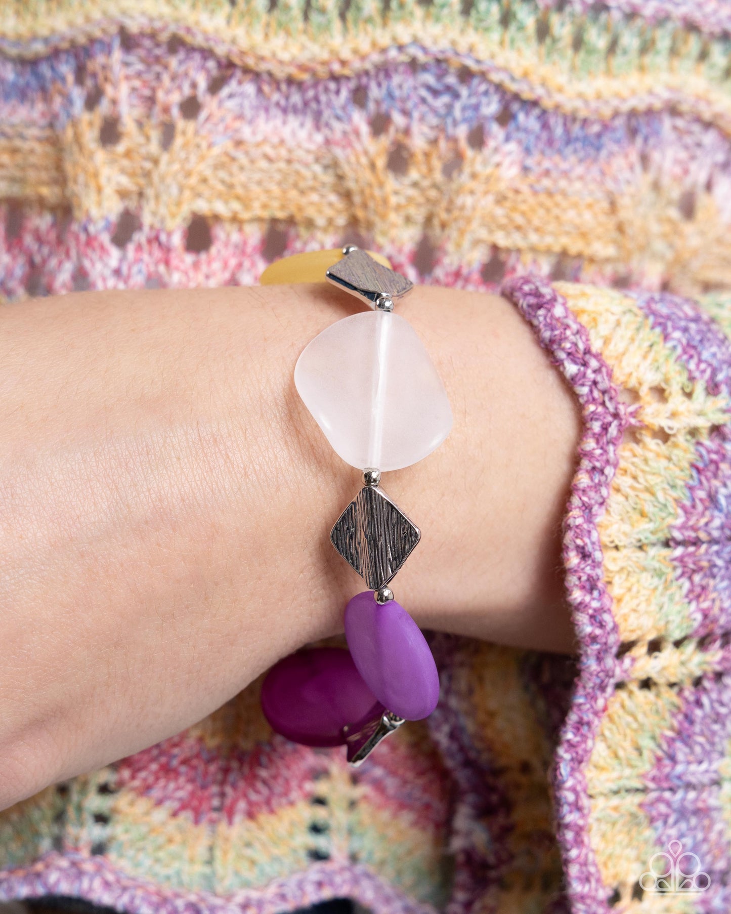 Relación reflectante: collar y pulsera morados