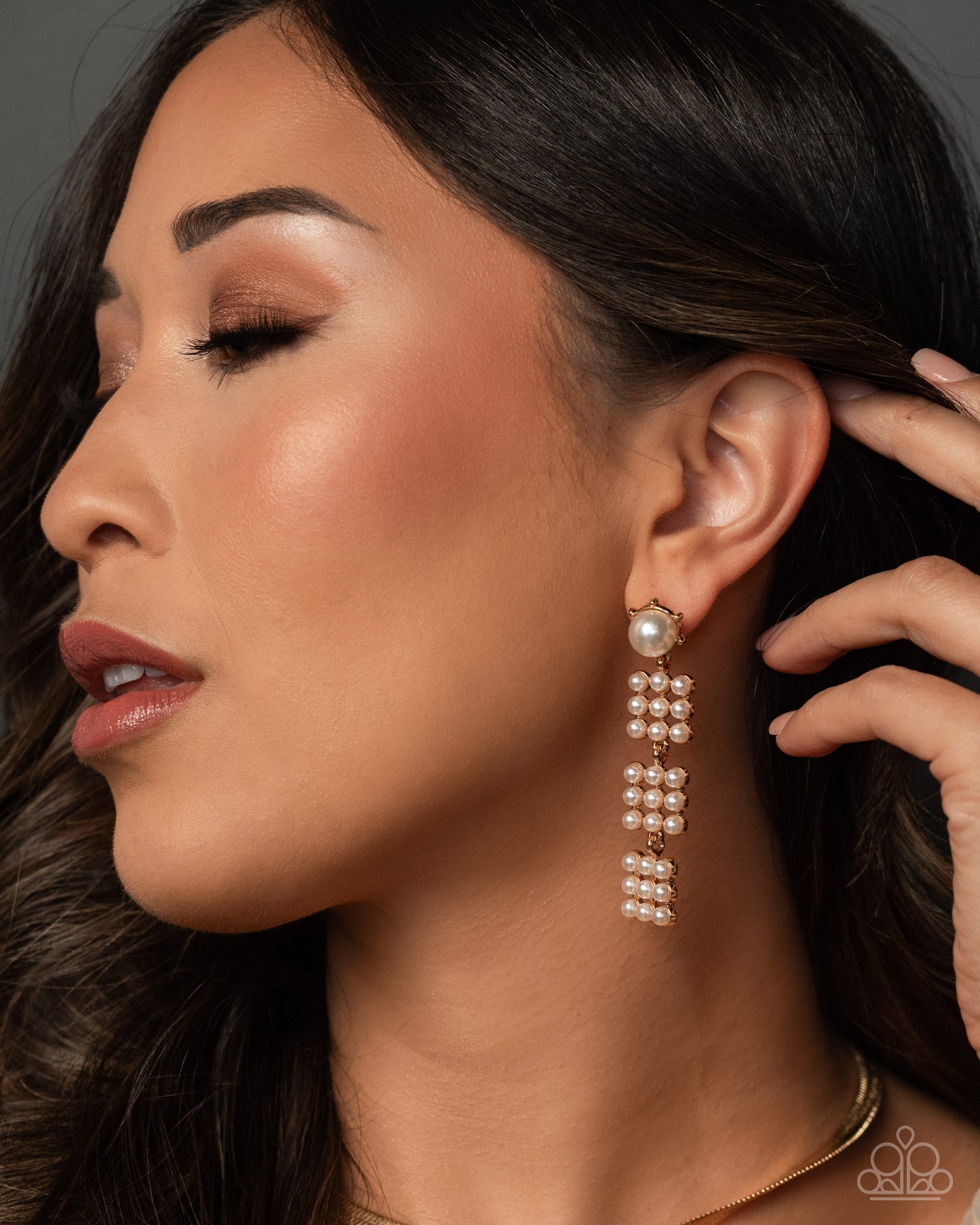 Pearl Pastime - Gold earrings