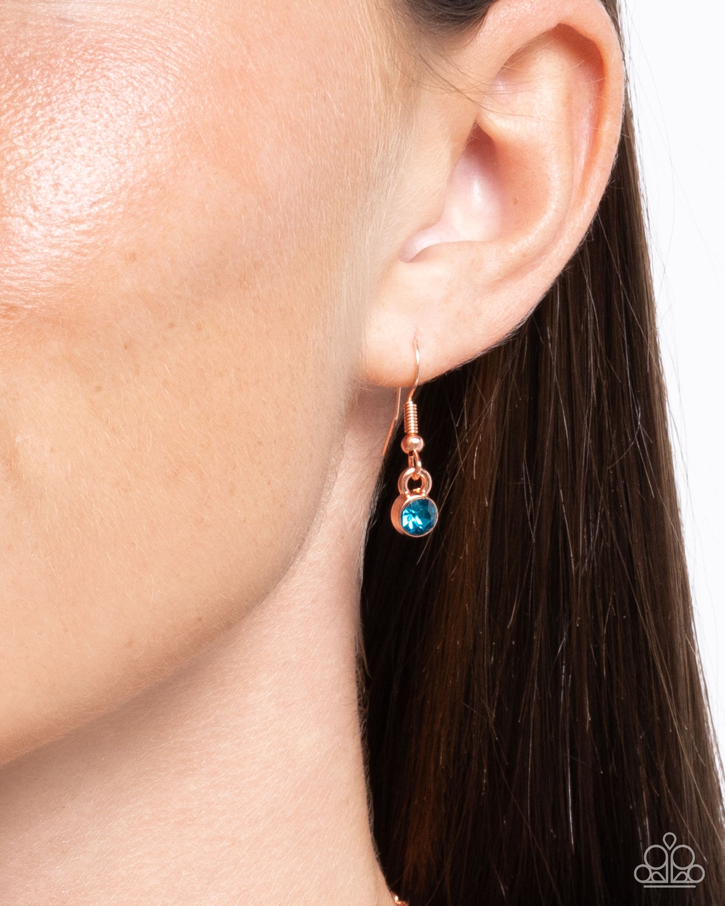 Collar de cobre con la escritura de la libélula