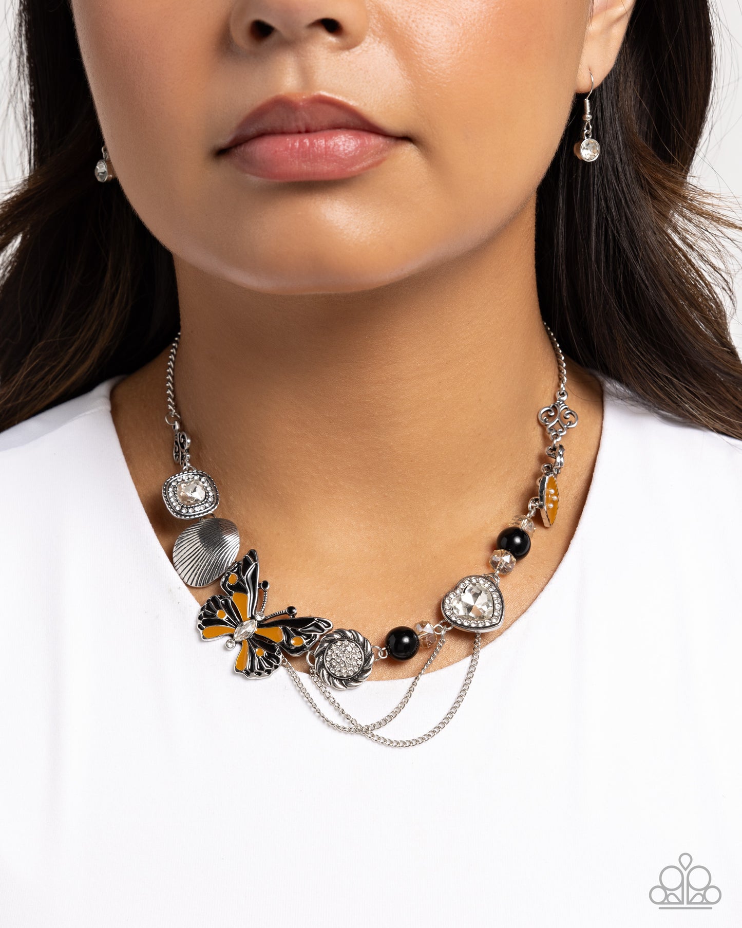 Whimsical Whisper - Collar negro (próximamente)