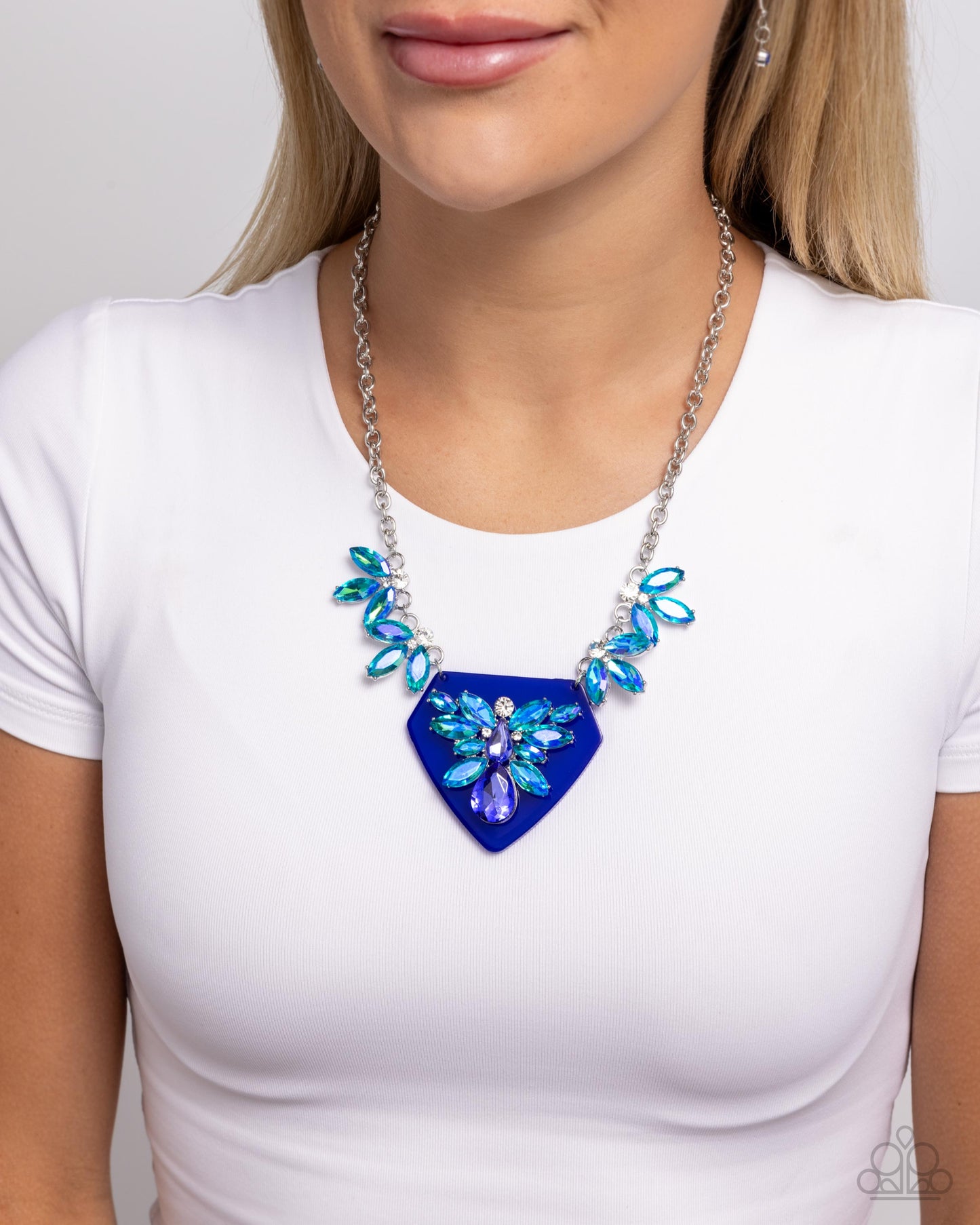 Escudo centelleante - Collar azul