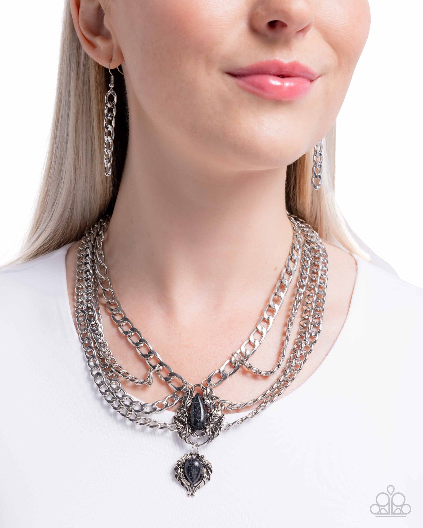 Laurel Layover - Black necklace