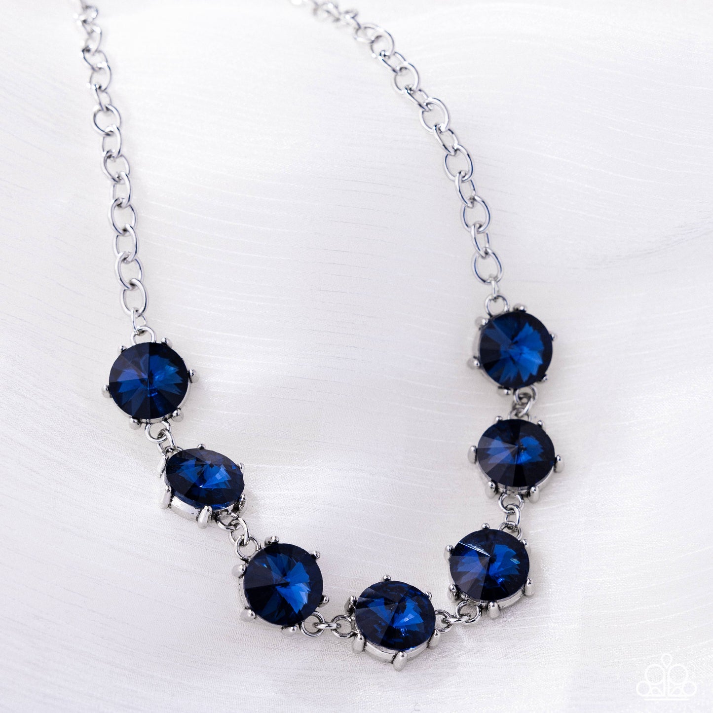 Drowning in Dazzle - Blue necklace