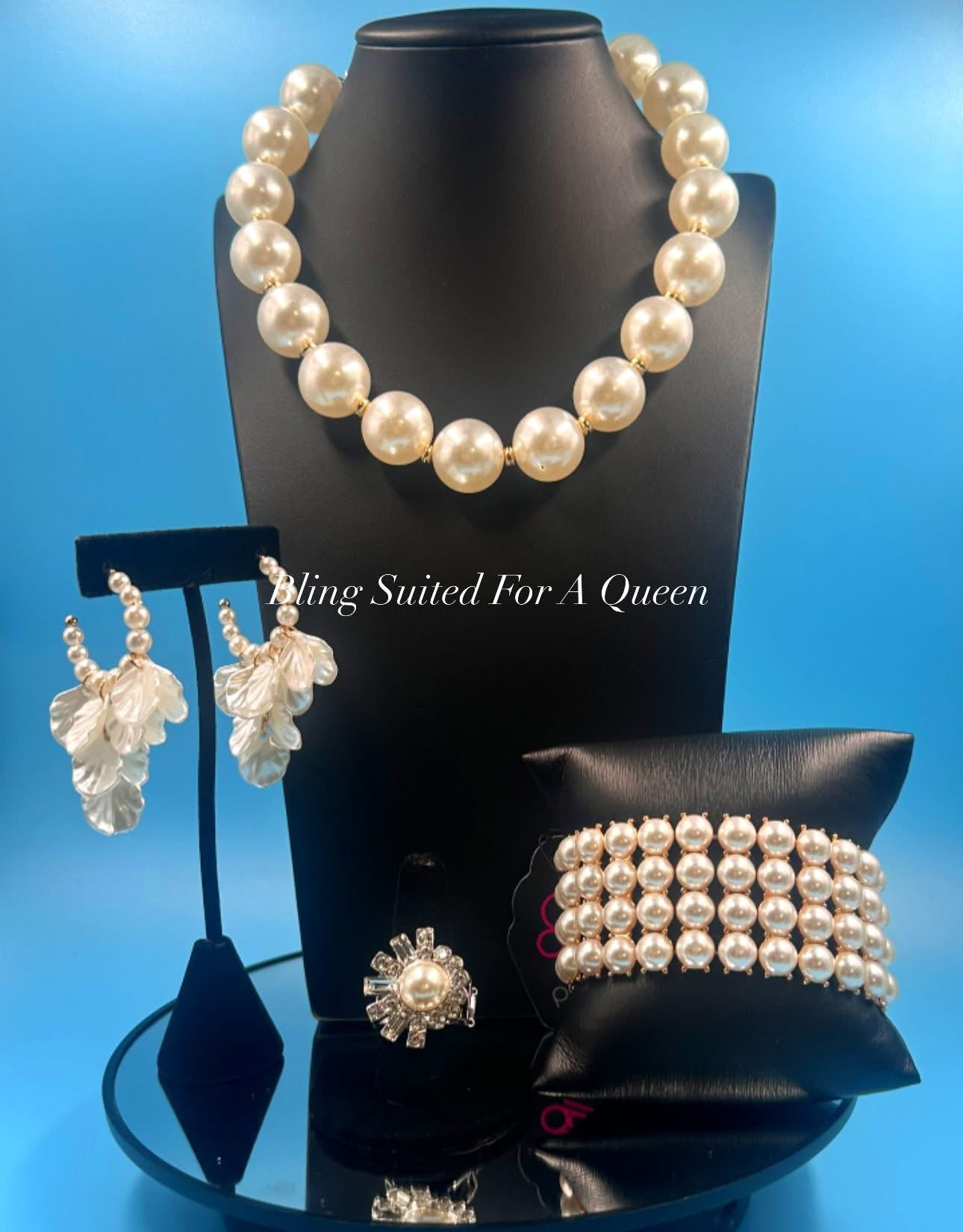 Set it up with Lola- Pearl choker