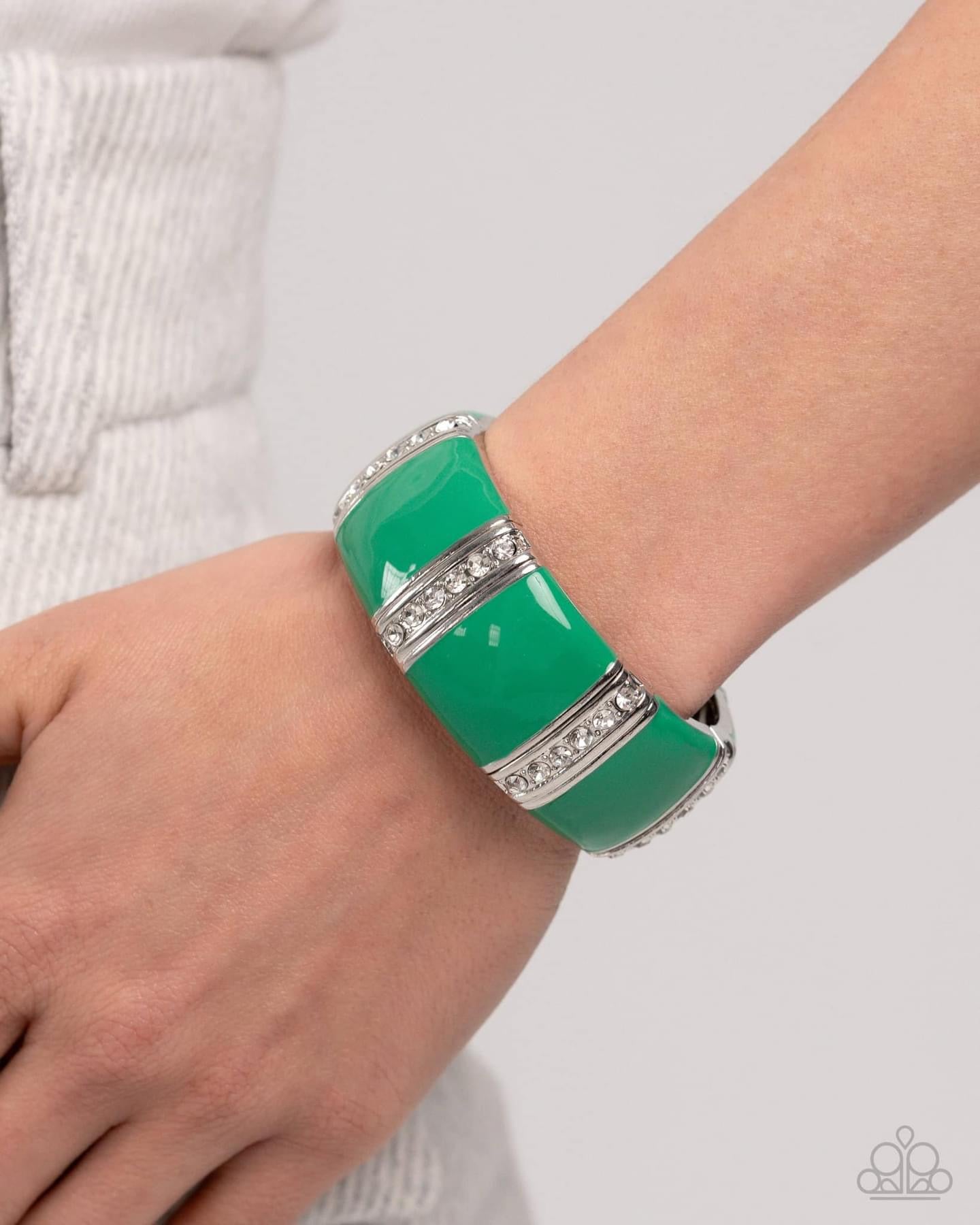 Necklace: "Fashionable Fringe - Green" (P2ST-GRXX-140ZT)Bracelet: "Colored Cameo - Green" (P9ST-GRXX-026ZT) set it up with Lola