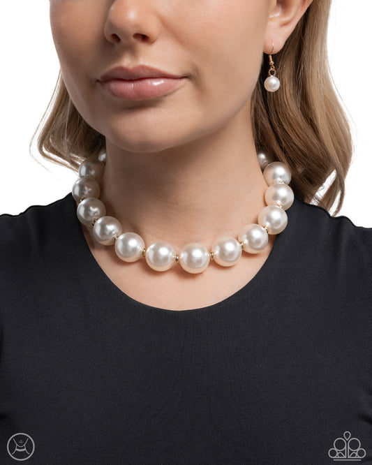 Pronounced Pearls - Gold necklace