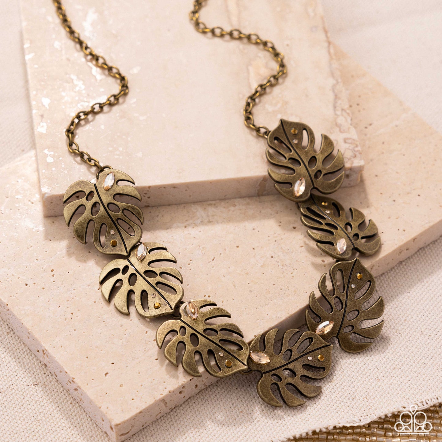 Leafy Legato - Brass necklace