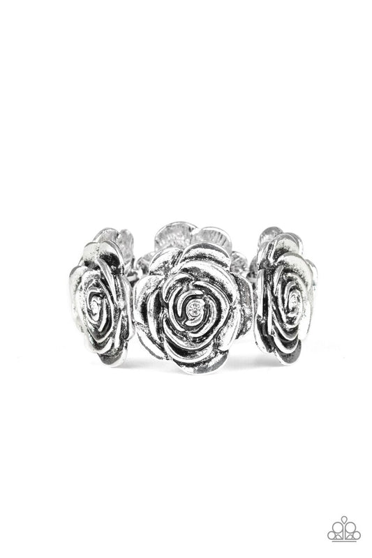 Pulsera blanca con extravagancia floral