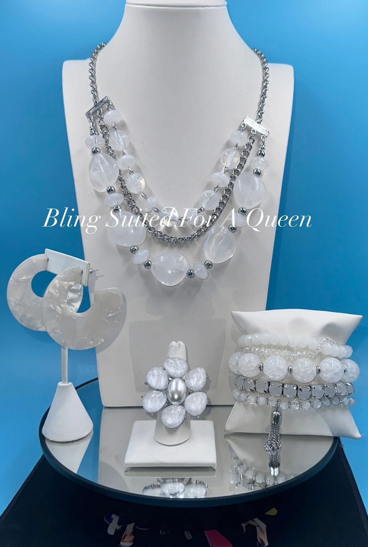 Set it up with Lola - white set