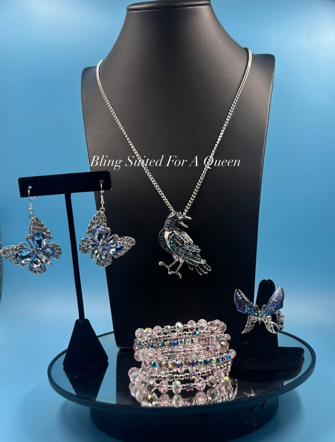 Set it up with Lola -robin and butterflies