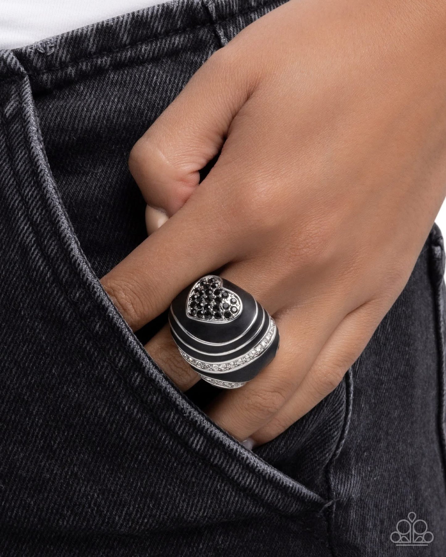 Heartfelt Hype black ring