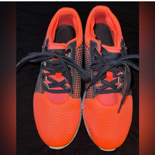 Super lightweight running shoes. Reebok (Lola’s Shoebox)
