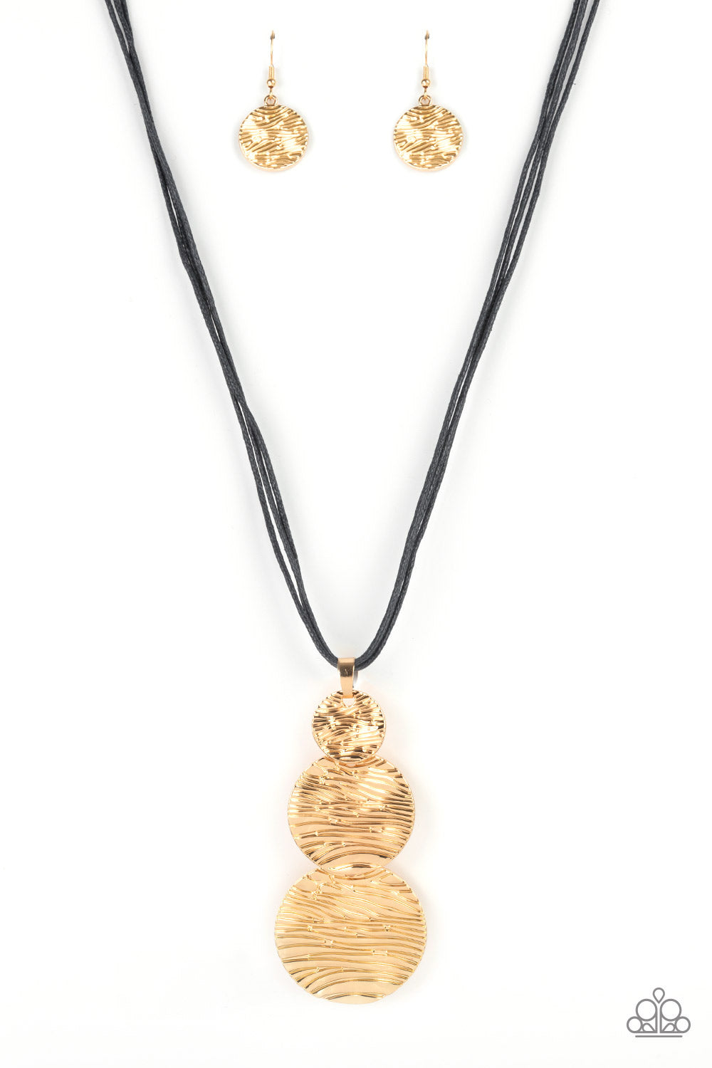 Collar negro con brillo circulante