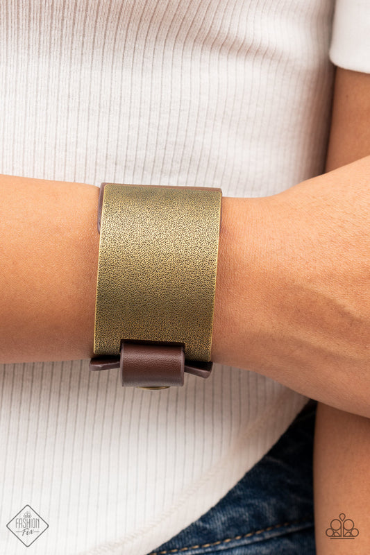Sincronismo tachonado: pulsera de latón que se adapta a la moda