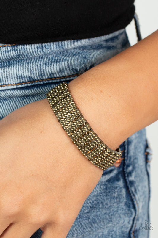 El factor GRIT - Pulsera de latón