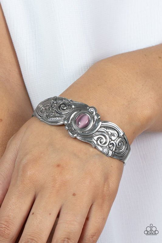 Pulsera morada con encanto resplandeciente