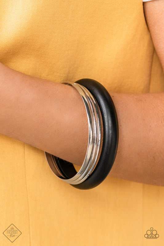 Actitud aventurera: pulseras negras, solución de moda del 22 de febrero
