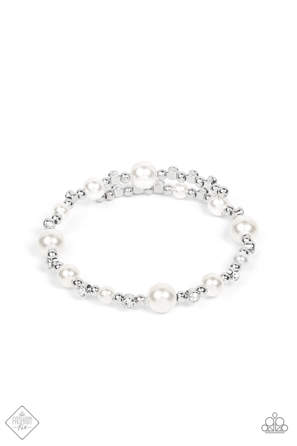 Pulsera blanca de Chicly Celebrity (solución de moda del 21 de octubre)
