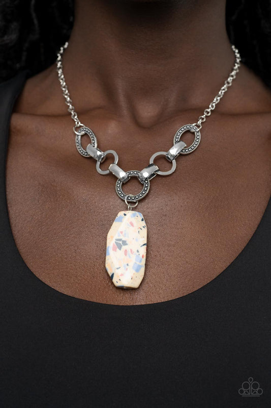 Collar multicapa de minerales místicos