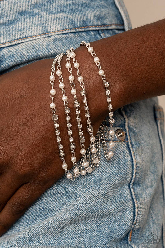Experimentada en Elegancia - Pulsera Blanca