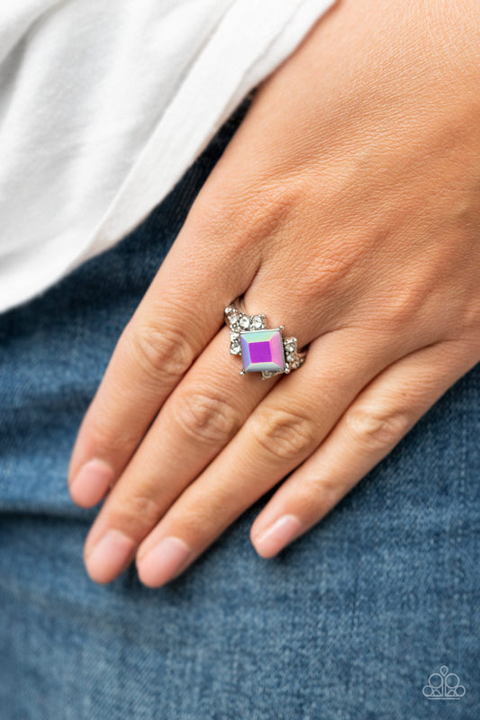 Brillantez alucinante: anillo morado