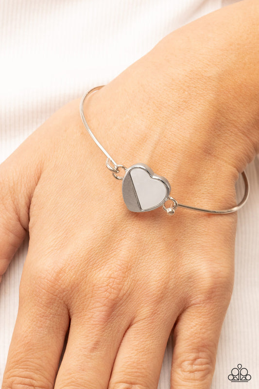 Intenciones ocultas - Pulsera blanca