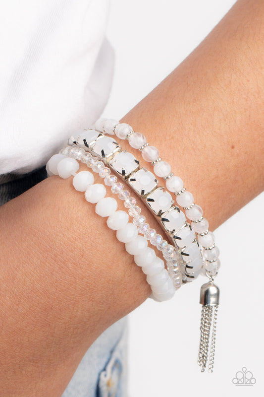 Pulsera blanca con abalorios para excursiones de un día