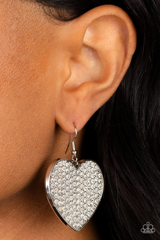 Romantic Reign - White earrings