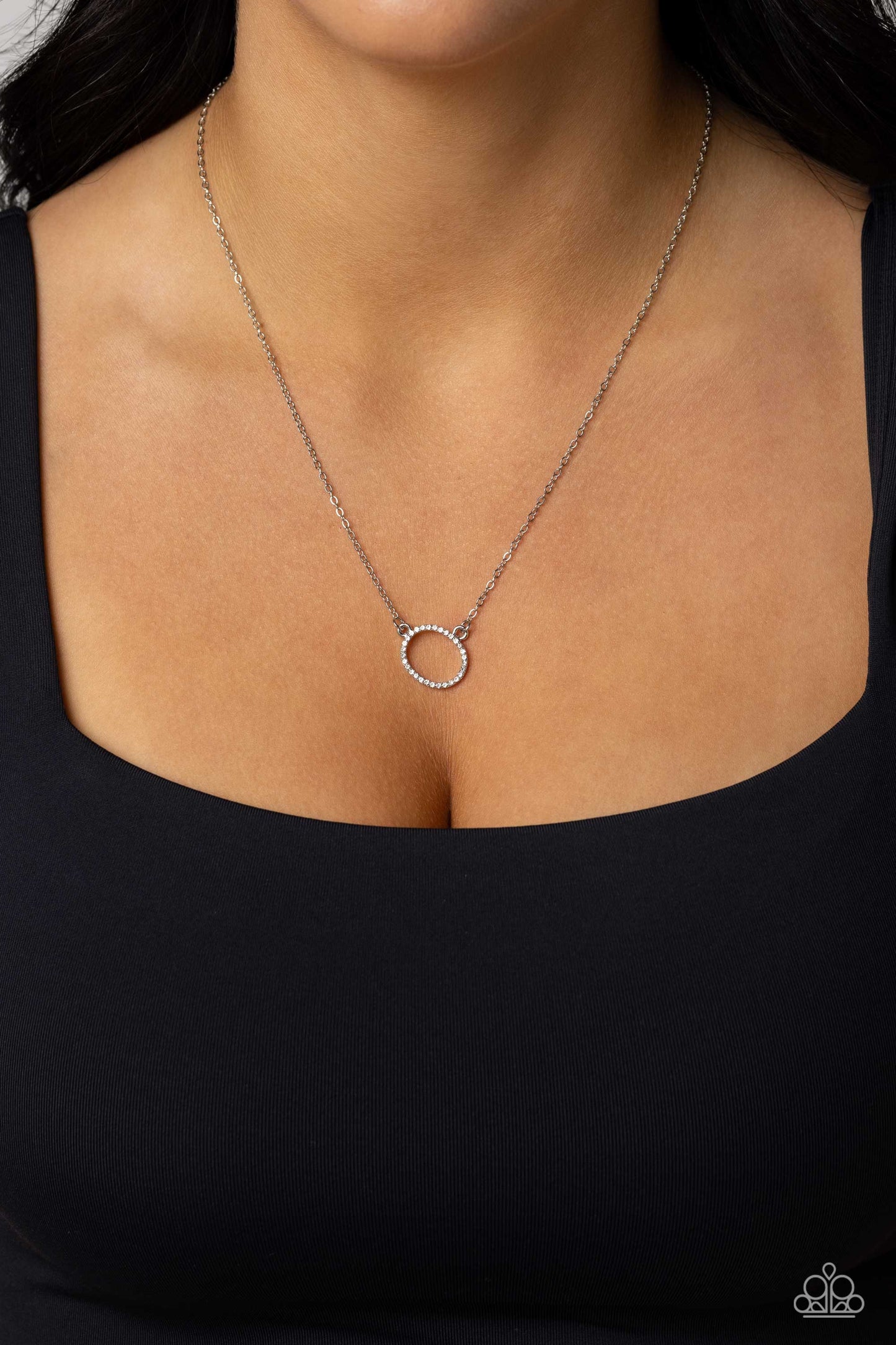 INICIALMENTE Tuyo - O - Collar blanco