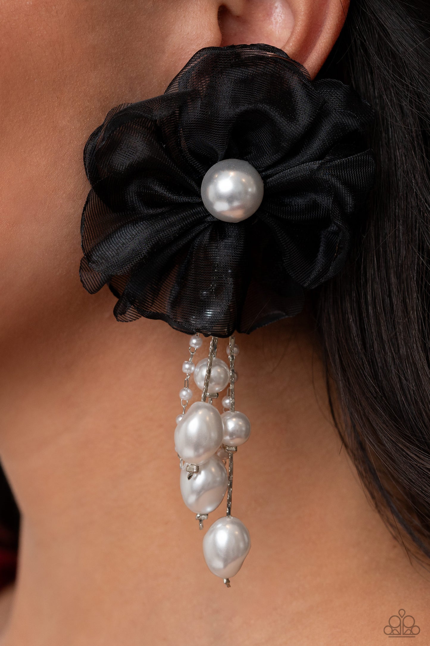 Dripping In Decadence - Pendientes negros - LOP 23 de septiembre