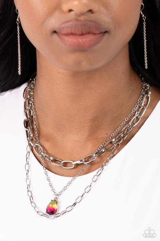 Collar multicapas con forma de lágrima