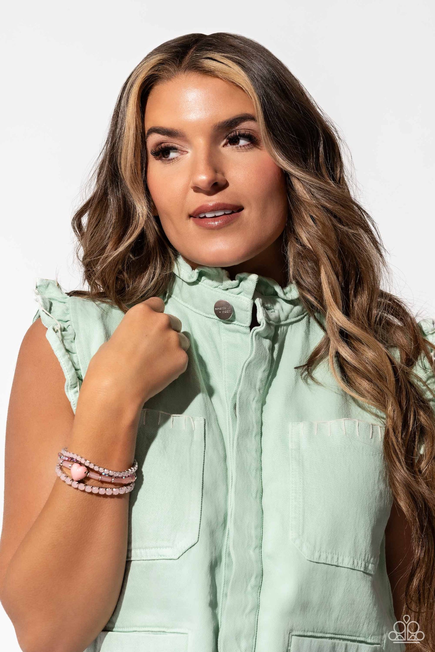 Pulsera rosa con tema Amores verdaderos