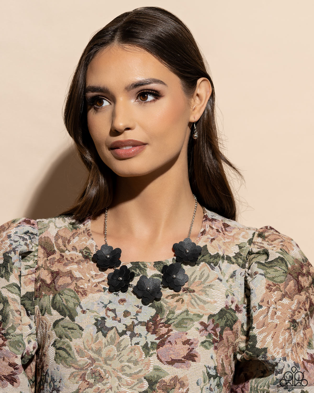 Balance of FLOWER - Black necklace