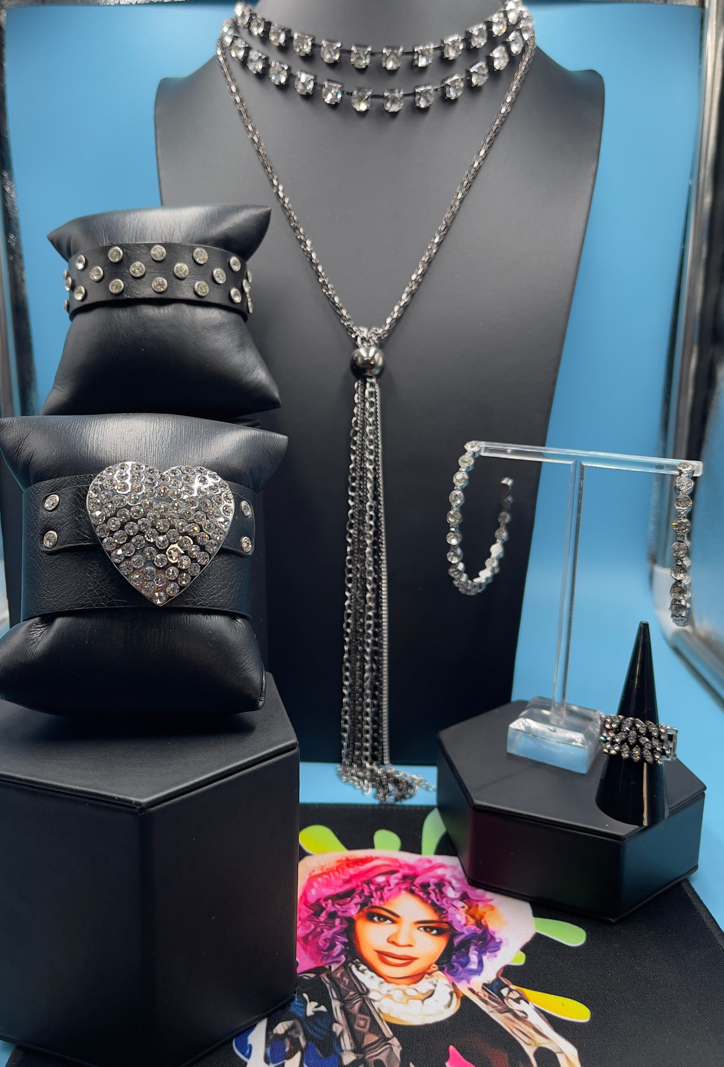 Conjunto de cuero, bling y cadenas