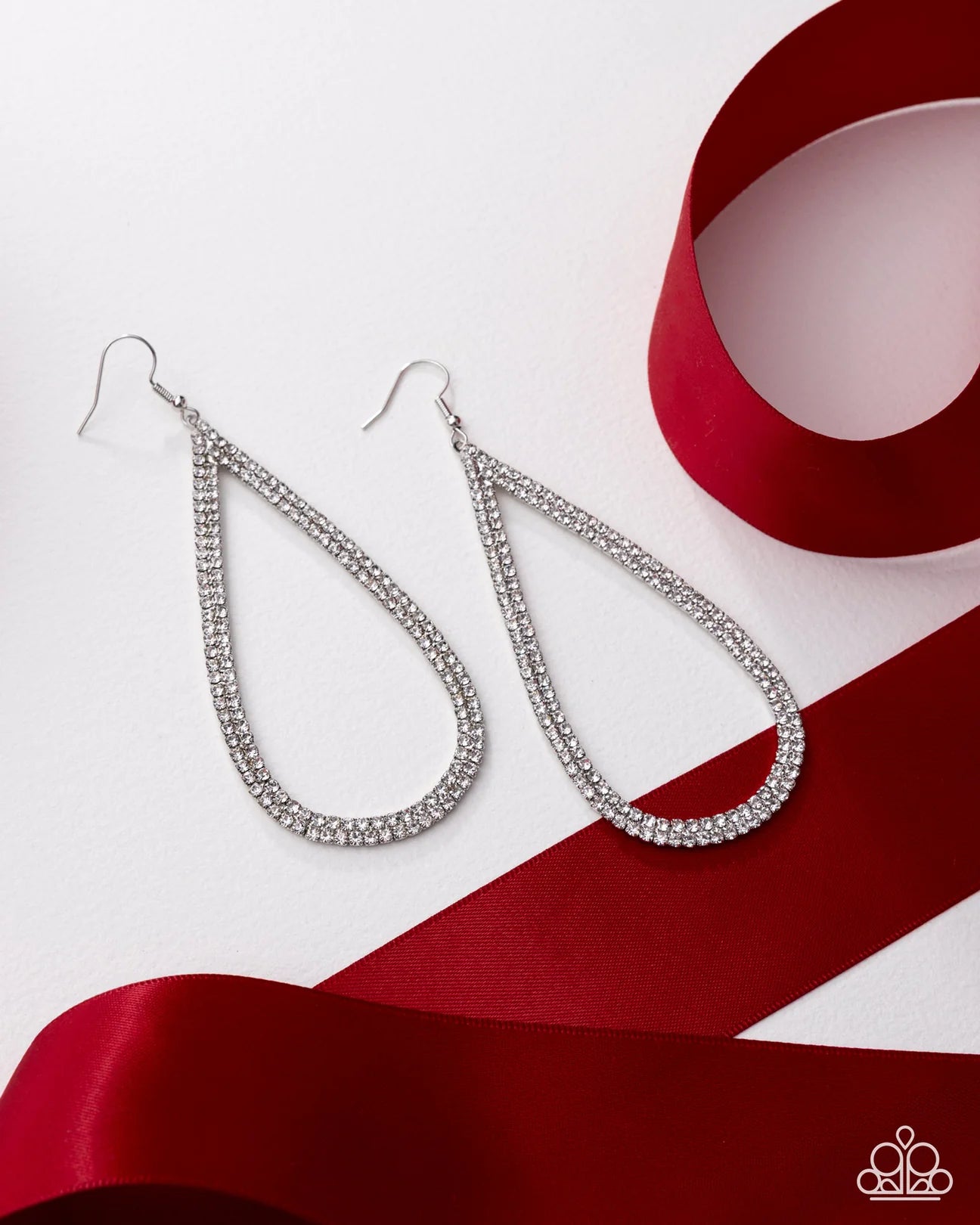 Traditional Twinkle Earring white earrings