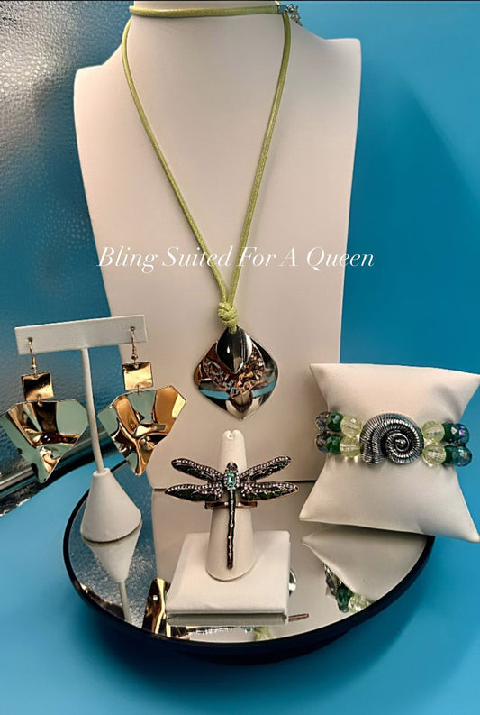 Set it up with Lola -green and gold