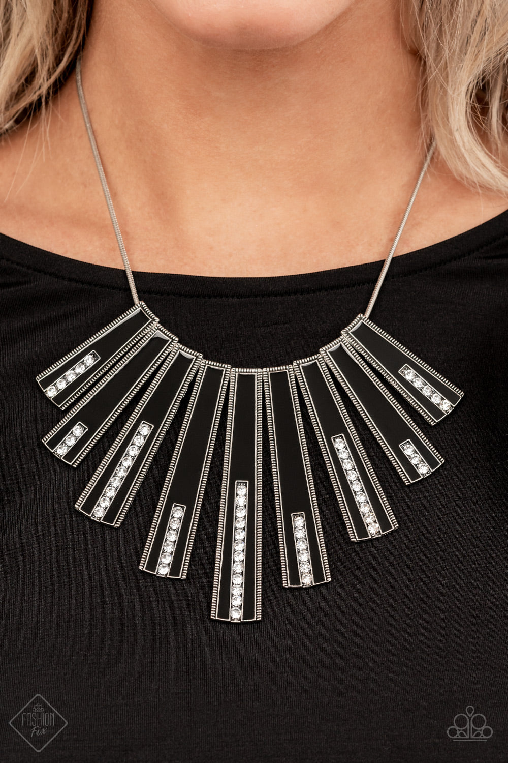 FAN-tastically Deco - Collar negro sept fashion fix