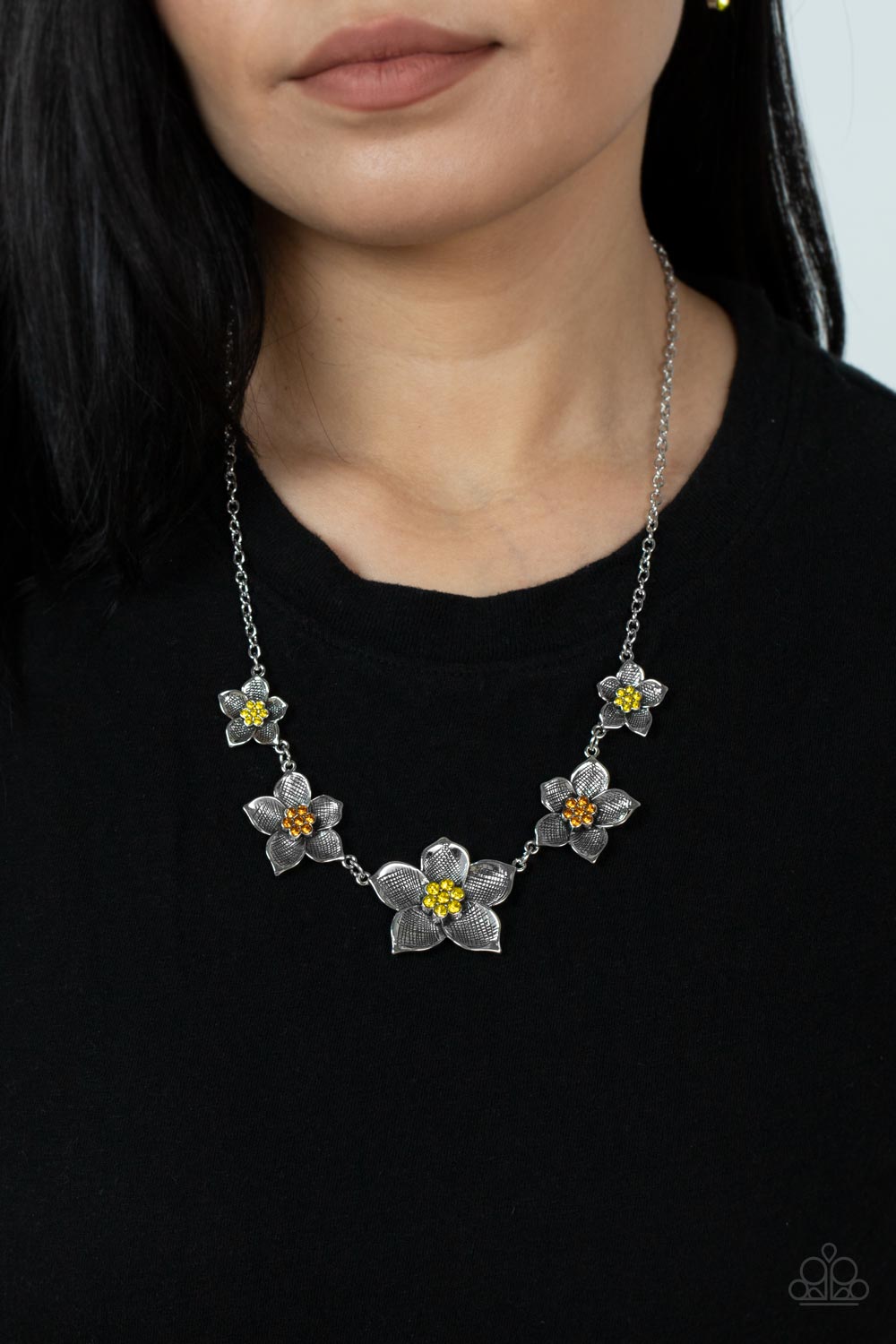Wallflower Wonderland - Collar amarillo