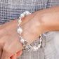 Pulsera blanca de Chicly Celebrity (solución de moda del 21 de octubre)