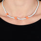 Collar naranja con abalorios fascinantes