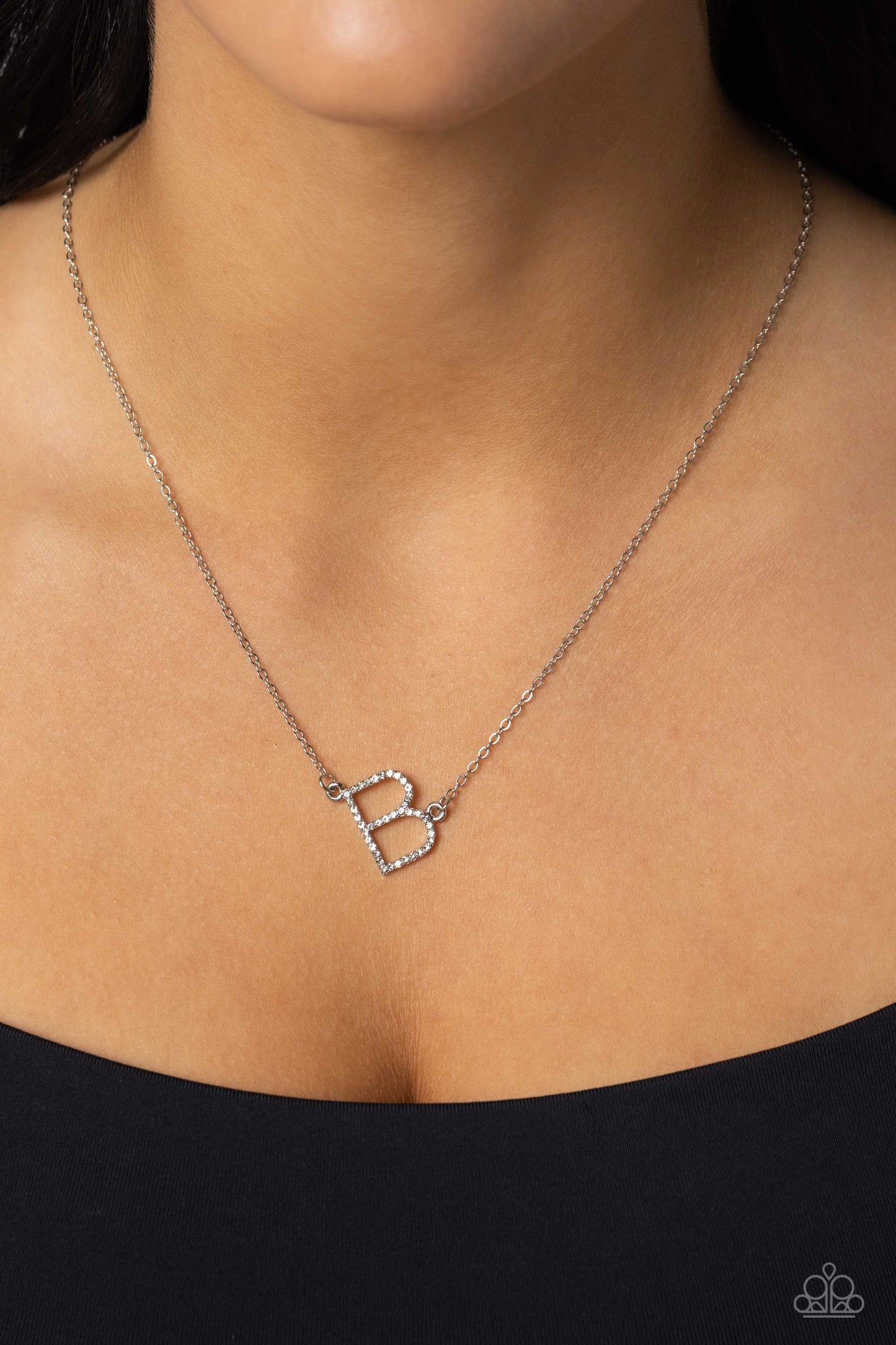 INICIALMENTE Tuyo - B - Collar blanco