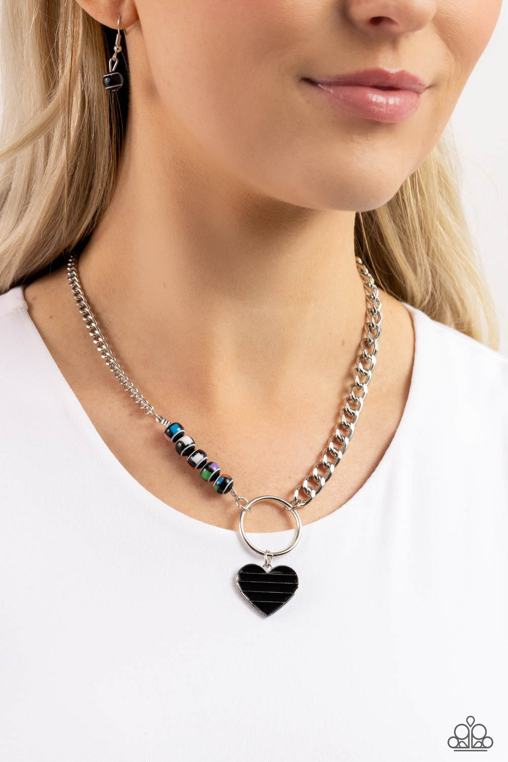 Caos desigual - Collar negro