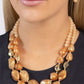 Aprovecha la declaración: collar marrón